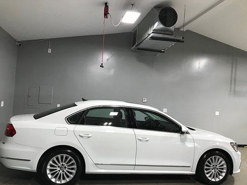 Used 2016 Volkswagen Passat 1.8T SE FWD image 2