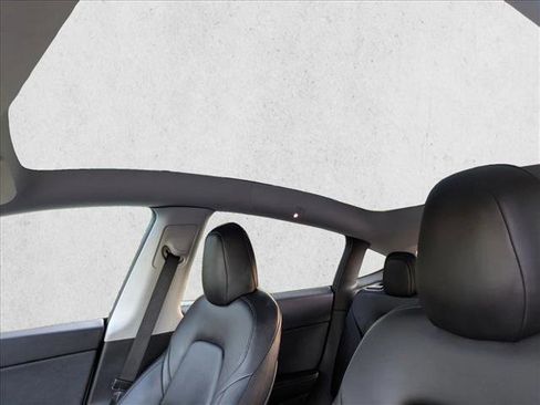 Used 2021 Tesla Model Y Long Range image 16