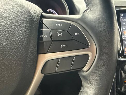 Used 2021 Jeep Grand Cherokee Limited AWD/4WD image 26