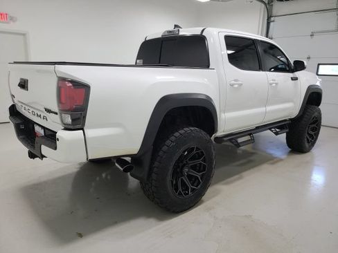Used 2018 Toyota Tacoma TRD Pro AWD/4WD image 6