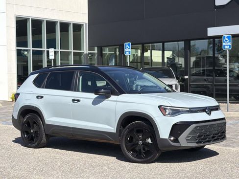 Used 2025 Volkswagen Taos SE image 26