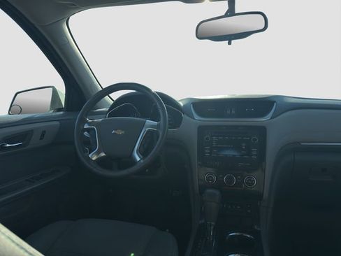 Used 2017 Chevrolet Traverse LT w/ Style and Technology Package image 27
