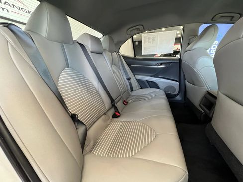 Used 2019 Toyota Camry SE FWD image 22