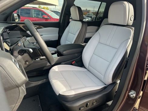 New 2026 Chevrolet Traverse High Country image 9