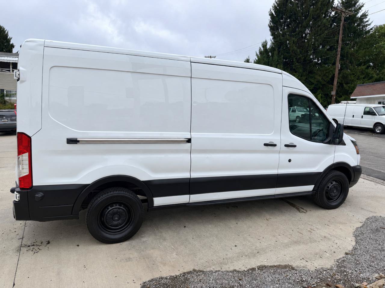 Used 2019 Ford Transit 250 148 Medium Roof RWD image 5