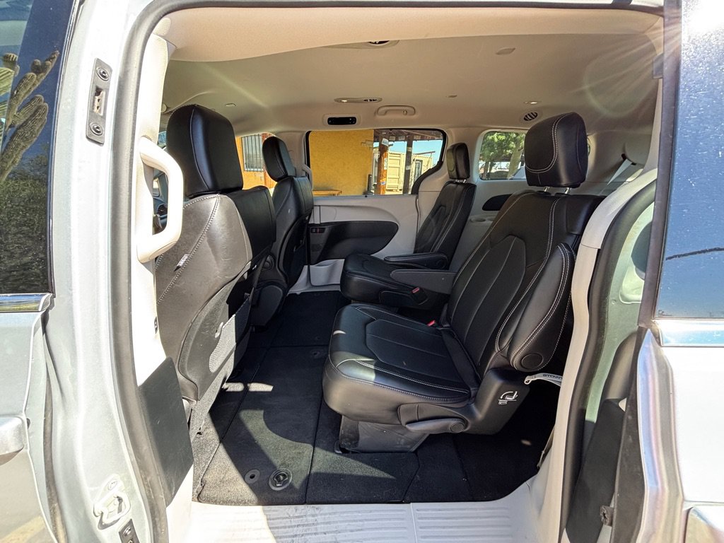 Used 2024 Chrysler Pacifica Touring-L AWD/4WD image 18