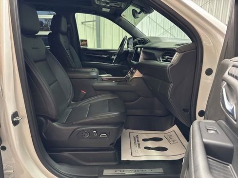 Used 2021 GMC Yukon Denali w/ Denali Premium Package AWD/4WD image 30