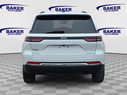 Used 2023 Jeep Grand Cherokee Laredo AWD/4WD image 4