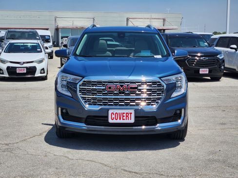 Used 2024 GMC Terrain Denali w/ Denali Premium Package AWD/4WD image 2