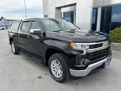 Used 2023 Chevrolet Silverado 1500 LT AWD/4WD image 2