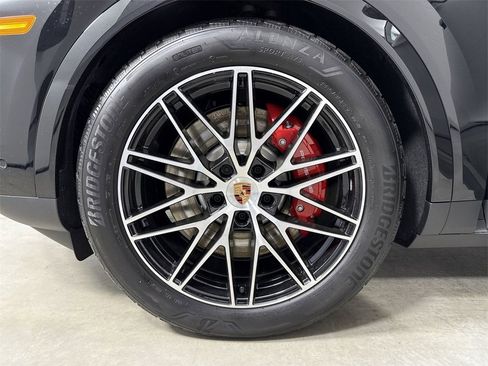 New 2026 Porsche Cayenne S image 13
