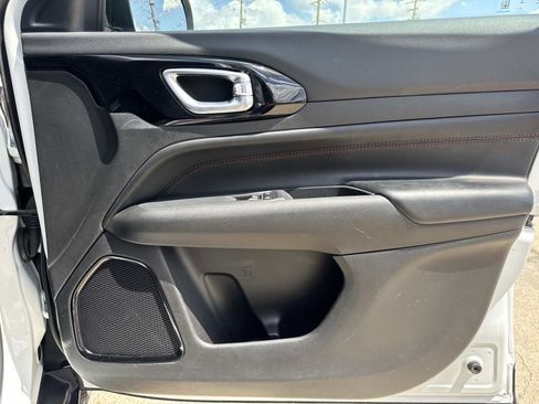 Used 2025 Jeep Compass Trailhawk image 13