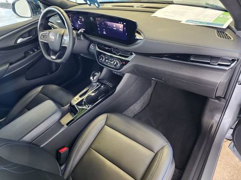 Certified 2025 Buick Envista Sport Touring image 16