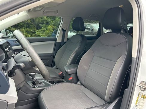 Used 2022 Volkswagen Taos SE image 21