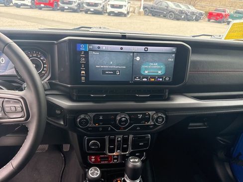 Used 2025 Jeep Wrangler Unlimited Rubicon image 18