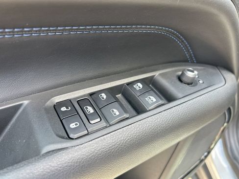 Used 2026 Jeep Compass Latitude AWD/4WD image 12