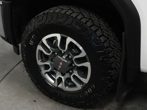 Used 2024 GMC Sierra 3500 SLT w/ X31 Off-Road Package AWD/4WD image 10