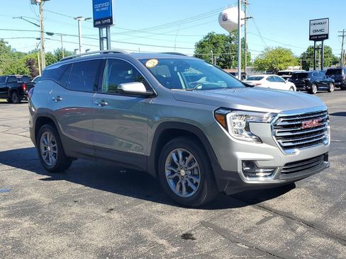 Used 2024 GMC Terrain SLT w/ LPO, Floor Liner Package AWD/4WD image 3