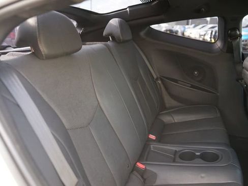 Used 2016 Hyundai Veloster Turbo FWD image 14