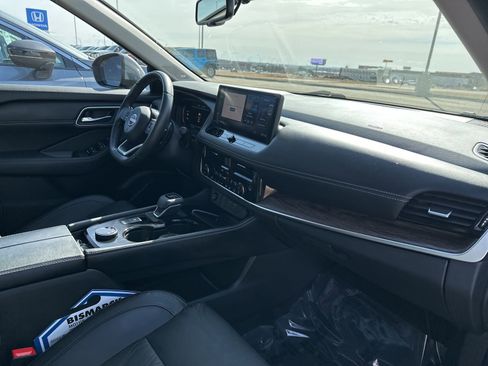 Used 2024 Nissan Rogue Platinum w/ Platinum Premium Package image 32