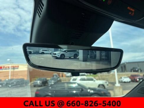 Used 2024 Chevrolet Traverse RS AWD/4WD image 27
