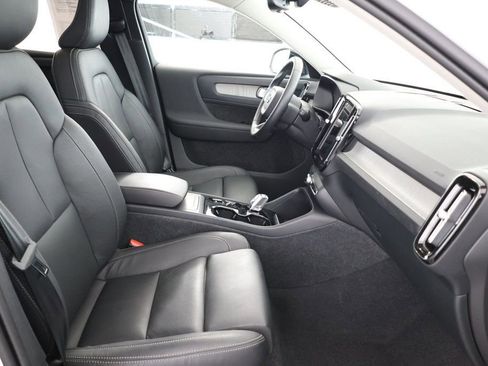 Used 2024 Volvo XC40 B5 Plus w/ Climate Package image 24