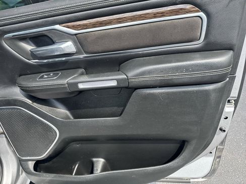 Used 2019 RAM 1500 Laramie AWD/4WD image 9