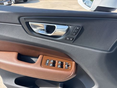 Certified 2023 Volvo XC60 B5 Plus w/ Climate Package image 16