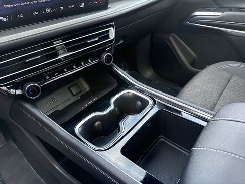 Used 2025 Chevrolet Traverse LT w/ Sun and Wheel Package image 24