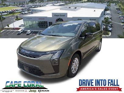 New 2027 Chrysler Pacifica Select w/ Family Tech Group
