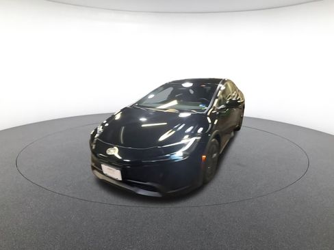 Used 2025 Toyota Prius LE image 8