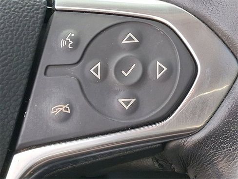 Used 2020 Chevrolet Traverse LT w/ LT Premium Package image 19