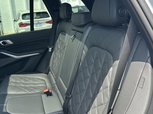 Used 2025 BMW X5 xDrive40i w/ M Sport Package AWD/4WD image 32