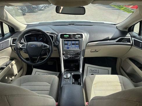 Used 2019 Ford Fusion SE FWD image 18