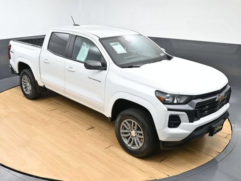 Used 2024 Chevrolet Colorado LT w/ LT Convenience Package AWD/4WD image 41