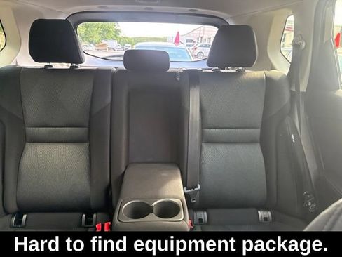 Used 2024 Nissan Rogue SV FWD image 24