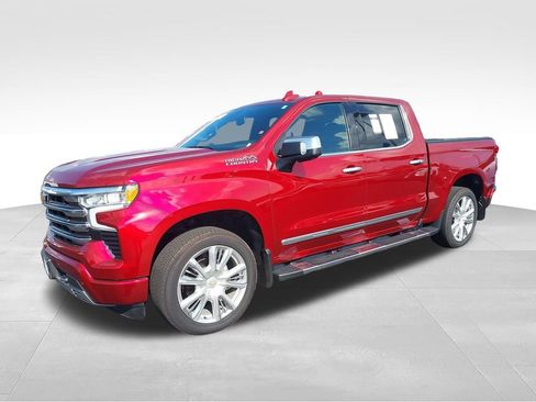 Used 2025 Chevrolet Silverado 1500 High Country w/ High Country Premium Package AWD/4WD image 3