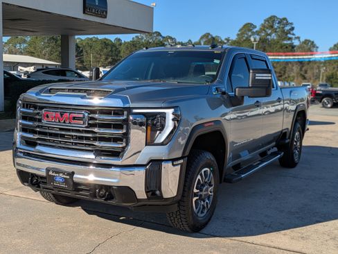 Used 2024 GMC Sierra 2500 SLE image 2