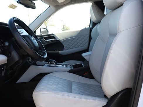 Used 2024 Mitsubishi Outlander 4WD Plug-In Hybrid image 12