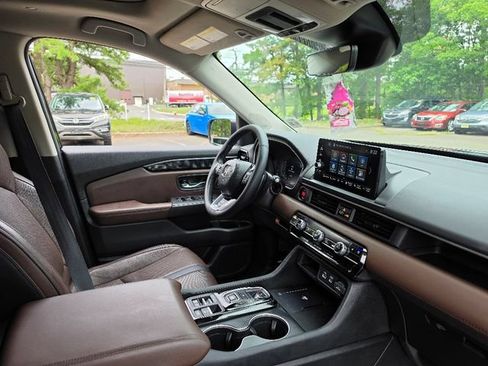 Used 2024 Honda Pilot Elite image 11