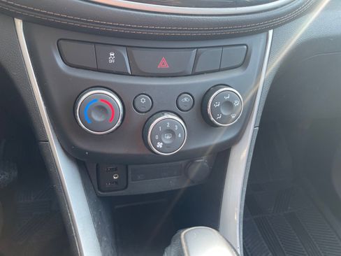 Used 2019 Chevrolet Trax LT w/ LT Convenience Package image 15