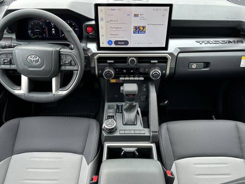 Used 2025 Toyota Tacoma TRD Off-Road AWD/4WD image 12