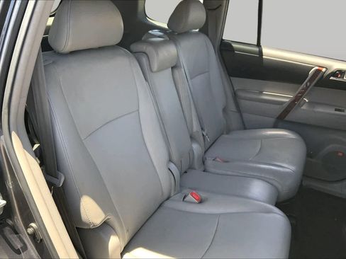 Used 2012 Toyota Highlander Limited w/ Tow Pkg AWD/4WD image 18