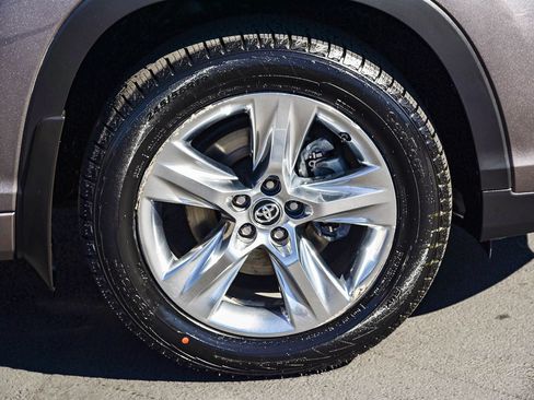 Used 2017 Toyota Highlander Limited image 11