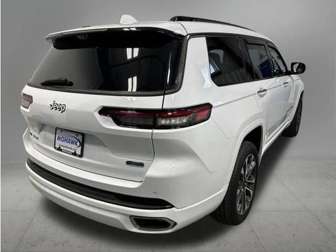 Used 2021 Jeep Grand Cherokee L Overland w/ Luxury Tech Group IV AWD/4WD image 5