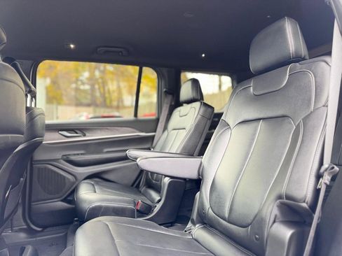 Used 2024 Jeep Grand Cherokee L Limited image 19