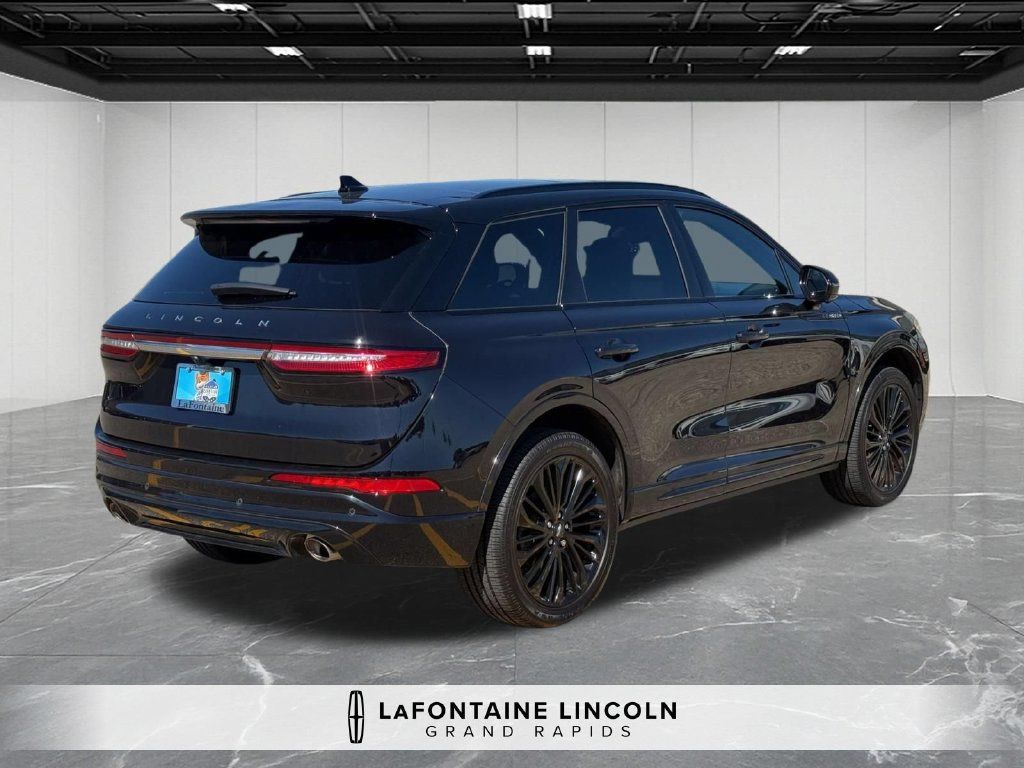 Used 2023 Lincoln Corsair Reserve w/ Equipment Group 201A AWD/4WD image 5