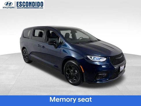 Used 2024 Chrysler Pacifica Select image 7