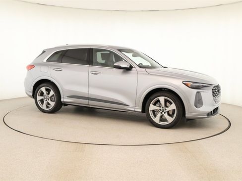 New 2025 Audi Q5 Prestige image 9