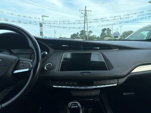 Used 2023 Cadillac XT4 Premium Luxury FWD image 10